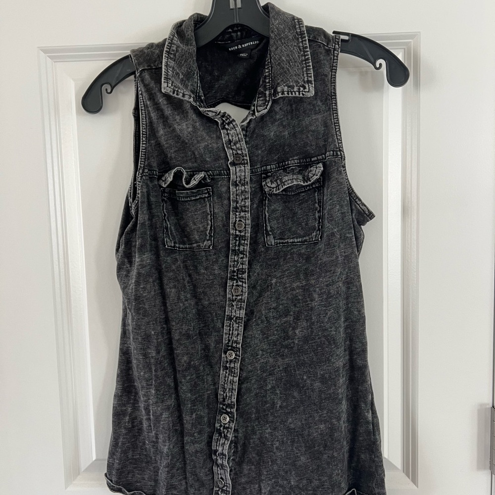 Rock & Republic Black Sleeveless Button-Down Shirt